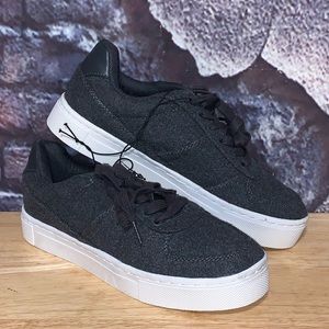 H&M Women’s Gray Sneaker Shoes Size 7 New